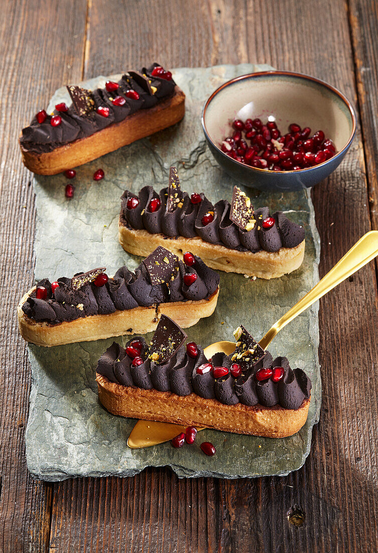 Dark chocolate tartlets