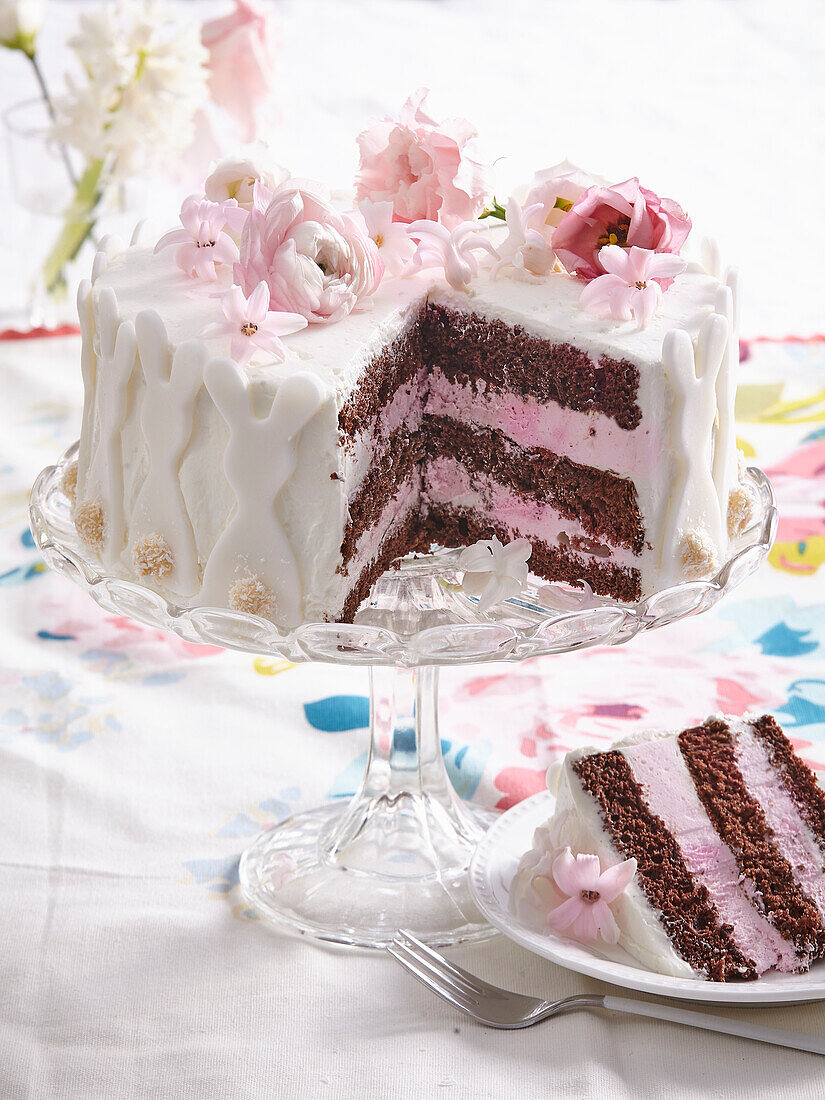 Festliche Ostertorte, angeschnitten