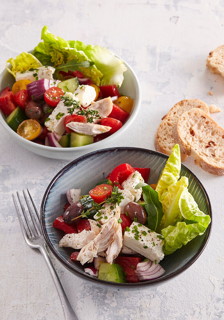Griechischer Salat mit Hähnchen