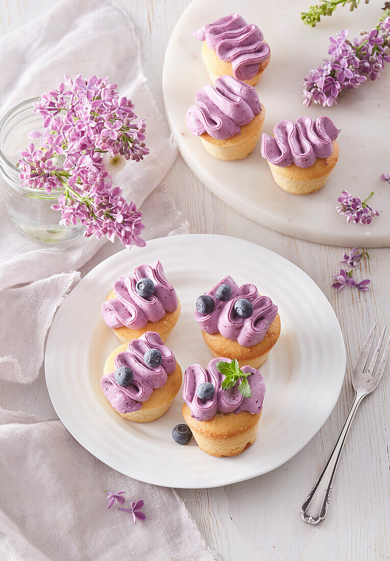 Blueberry cream cupcakes