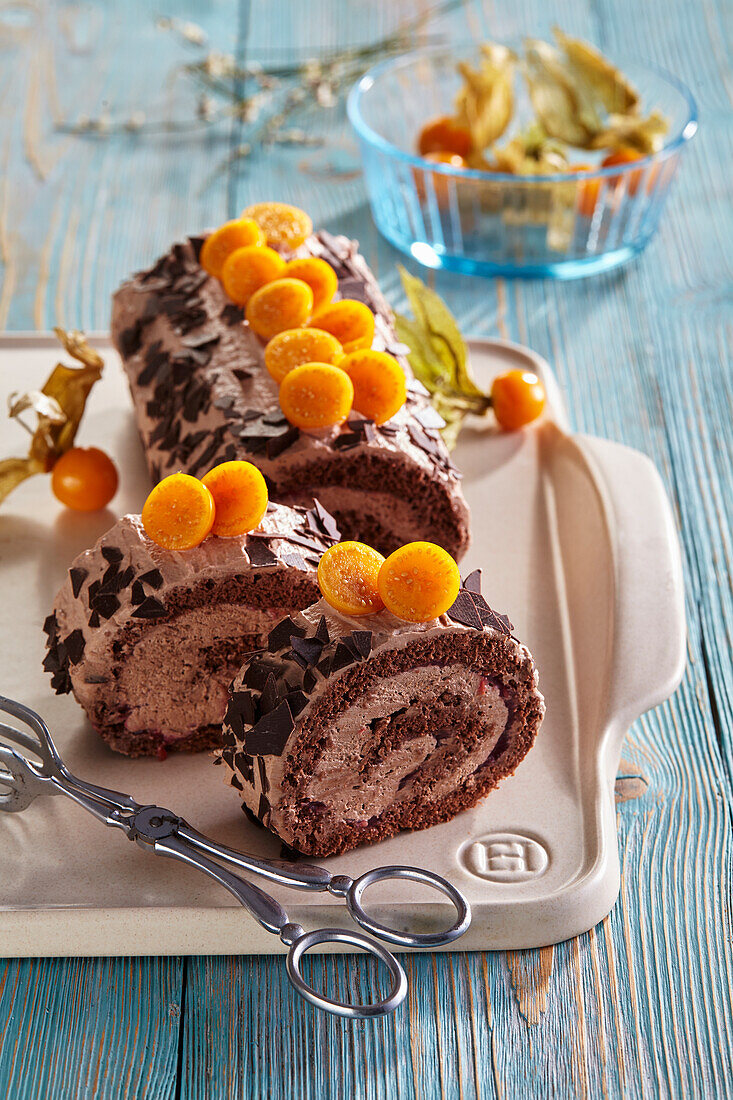 Chocolate cake roll with Peruvian ground cherries