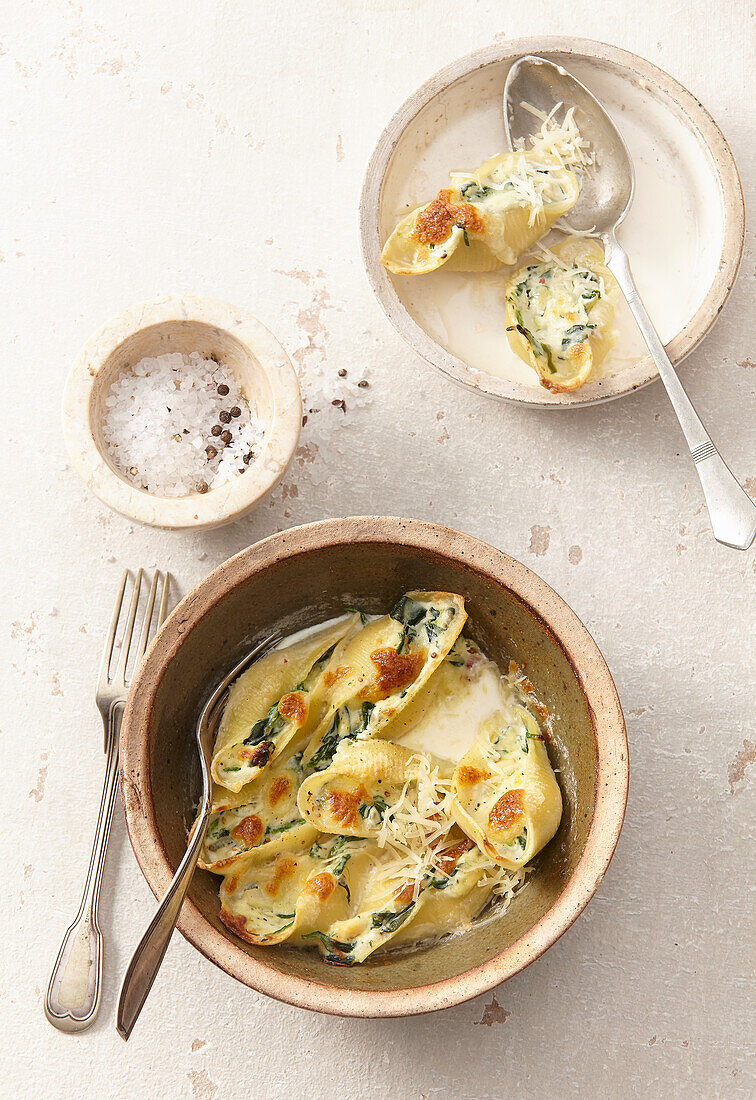 Conchiglioni gefüllt mit Spinat und Blauschimmelkäse
