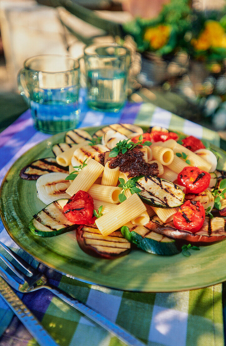 Rigatoni mit Grillgemüse und Tapenade