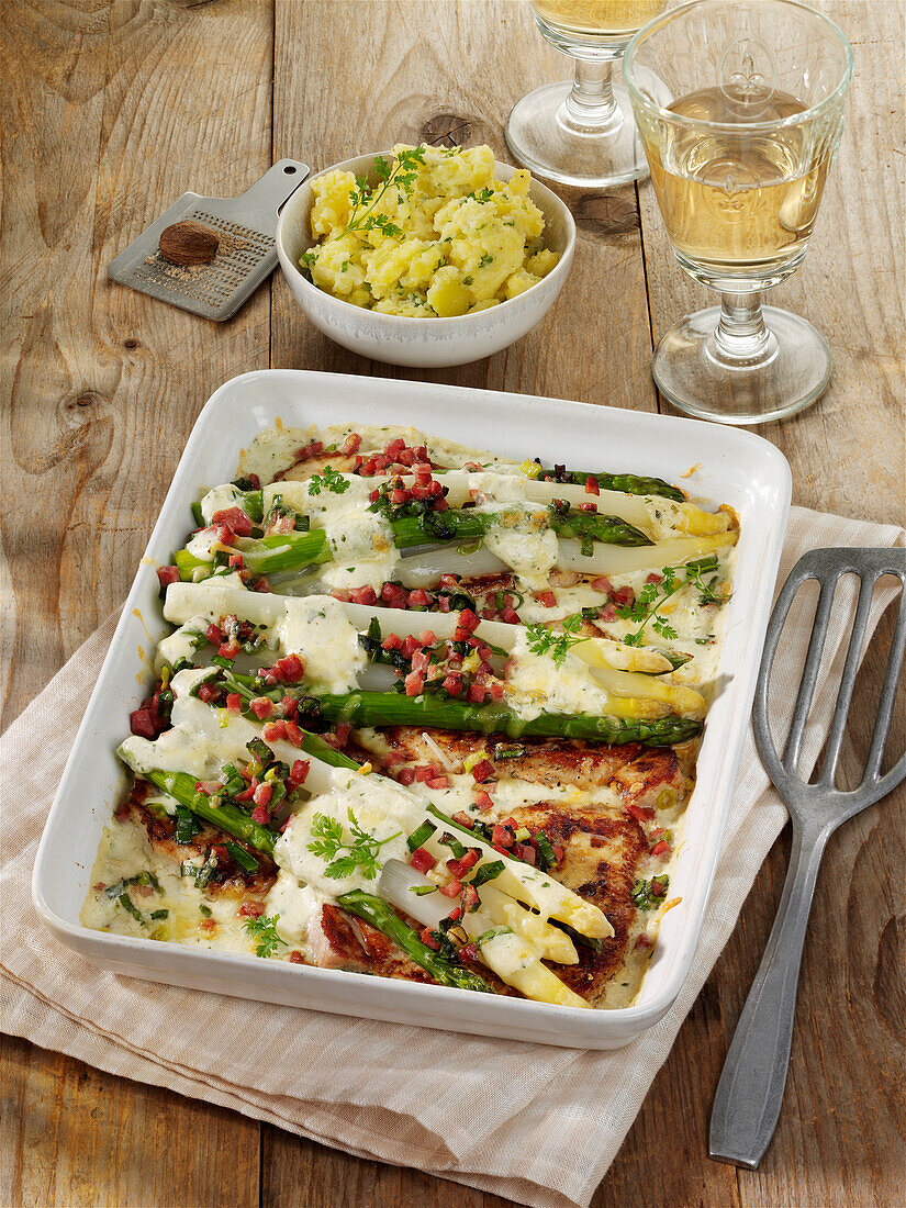 Asparagus and pork escalope 'Alsatian style' with diced bacon