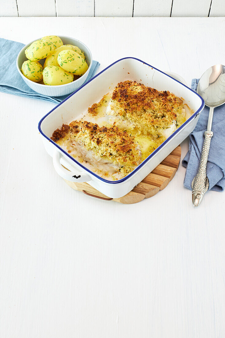 Schlemmerfisch - fish fillet under a spicy crumb cheese coating