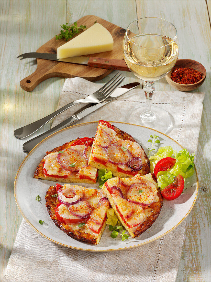 Blumenkohl-Pizza mit Provolone und Tomaten (mehlfrei)