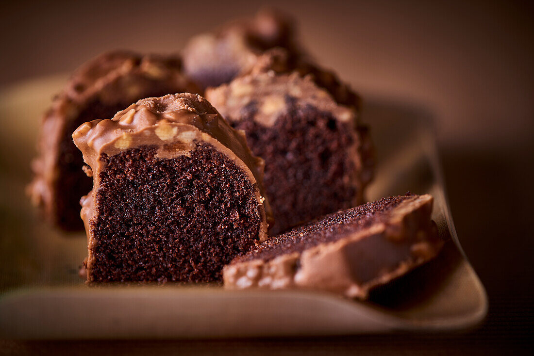 Schokoladenkuchen mit Erdnussglasur