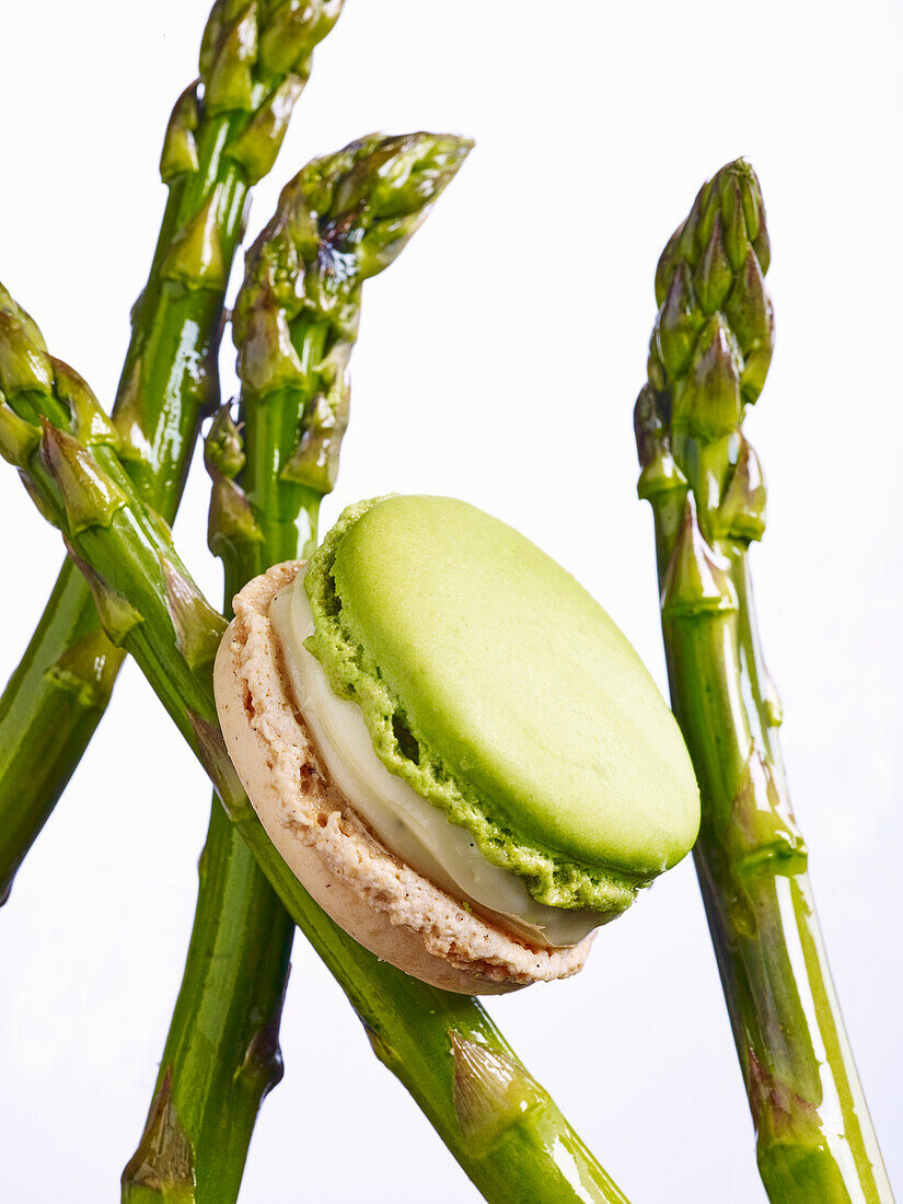 Macaron with green asparagus