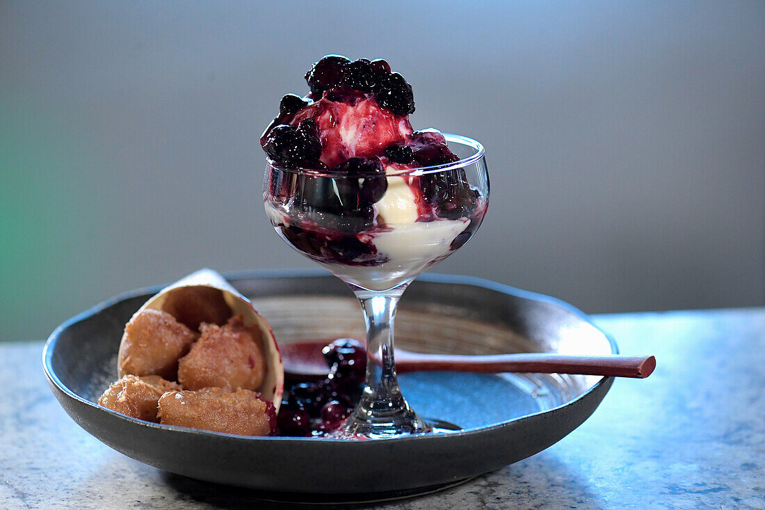 Apple donuts with vanilla ice cream and sake-pot