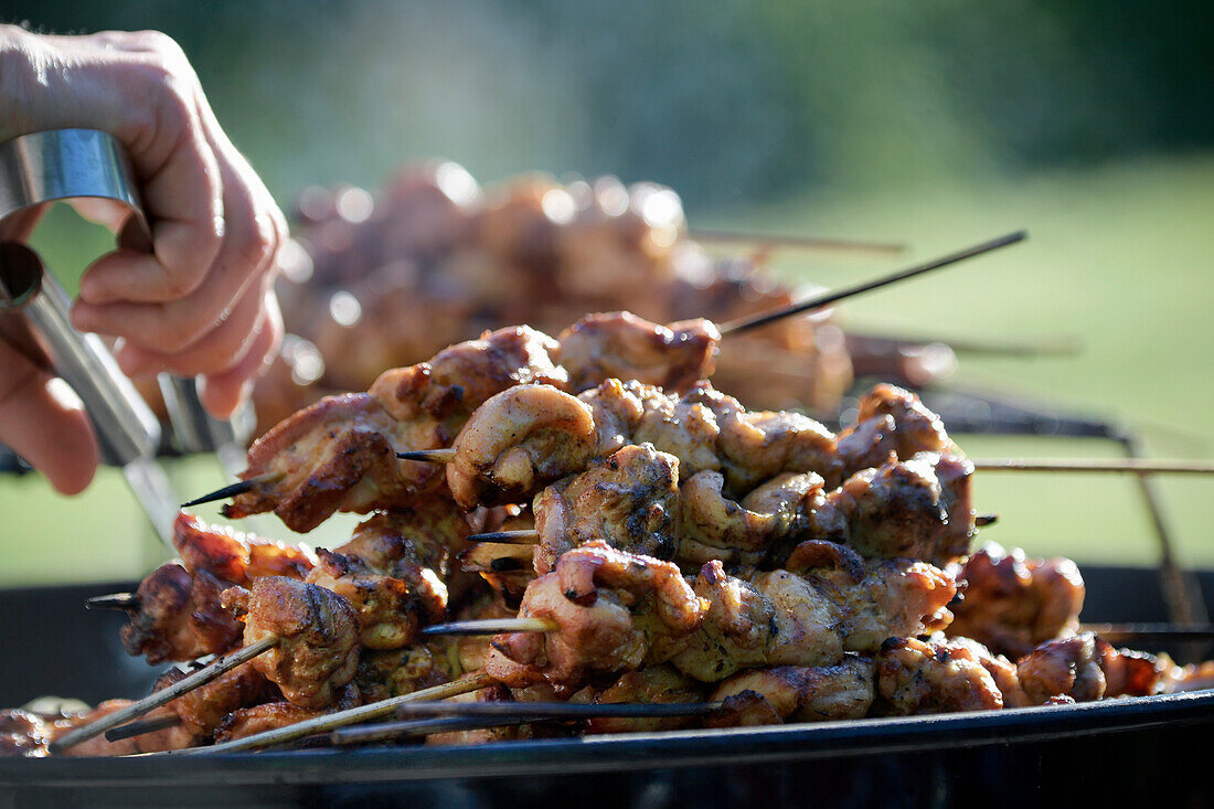 Hähnchenspieße auf dem Grill