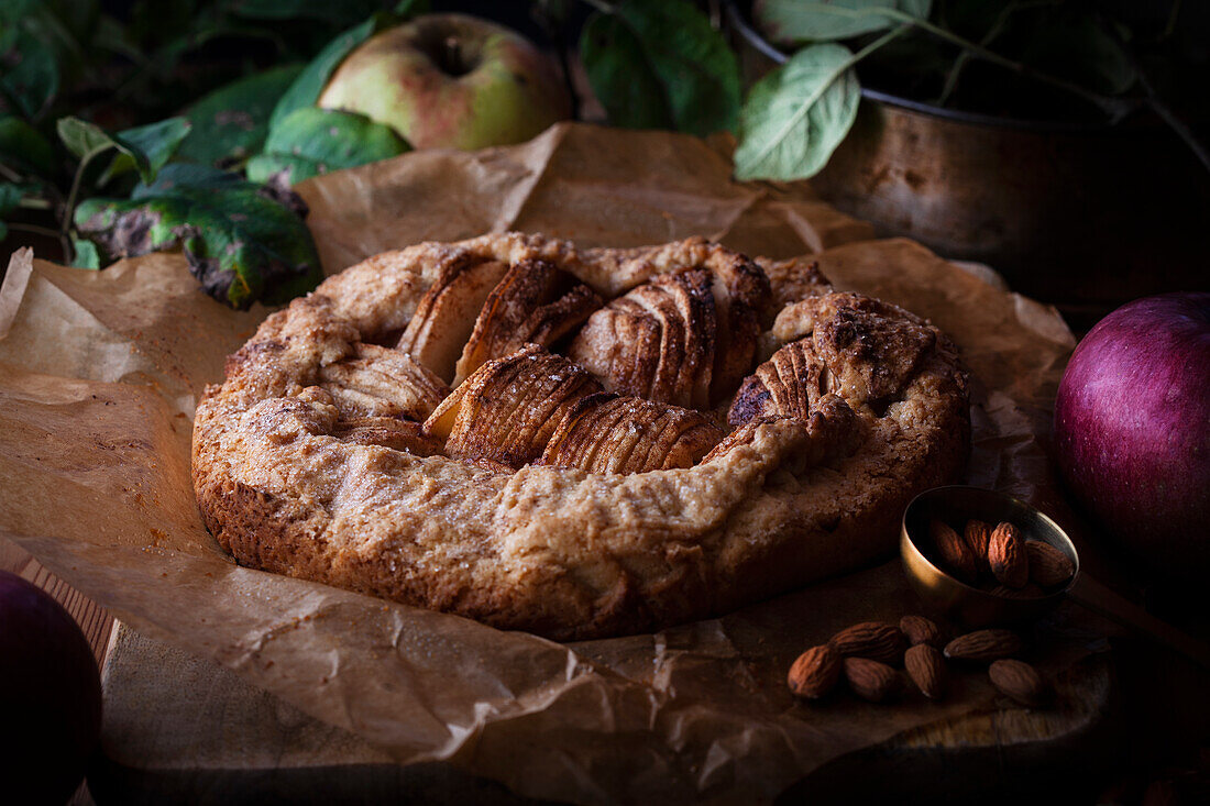 Rustic apple and cinnamon cake