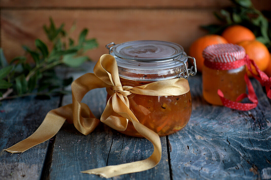Clementine marmalade with gin and juniper
