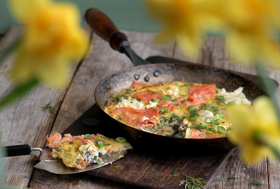 Herzhafte Frittata mit Lachs