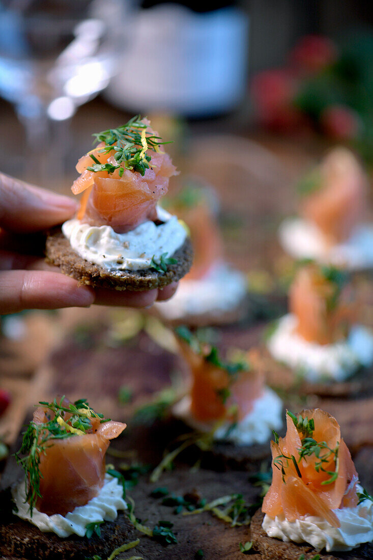 Salmon with horseradish cream on pumpernickel