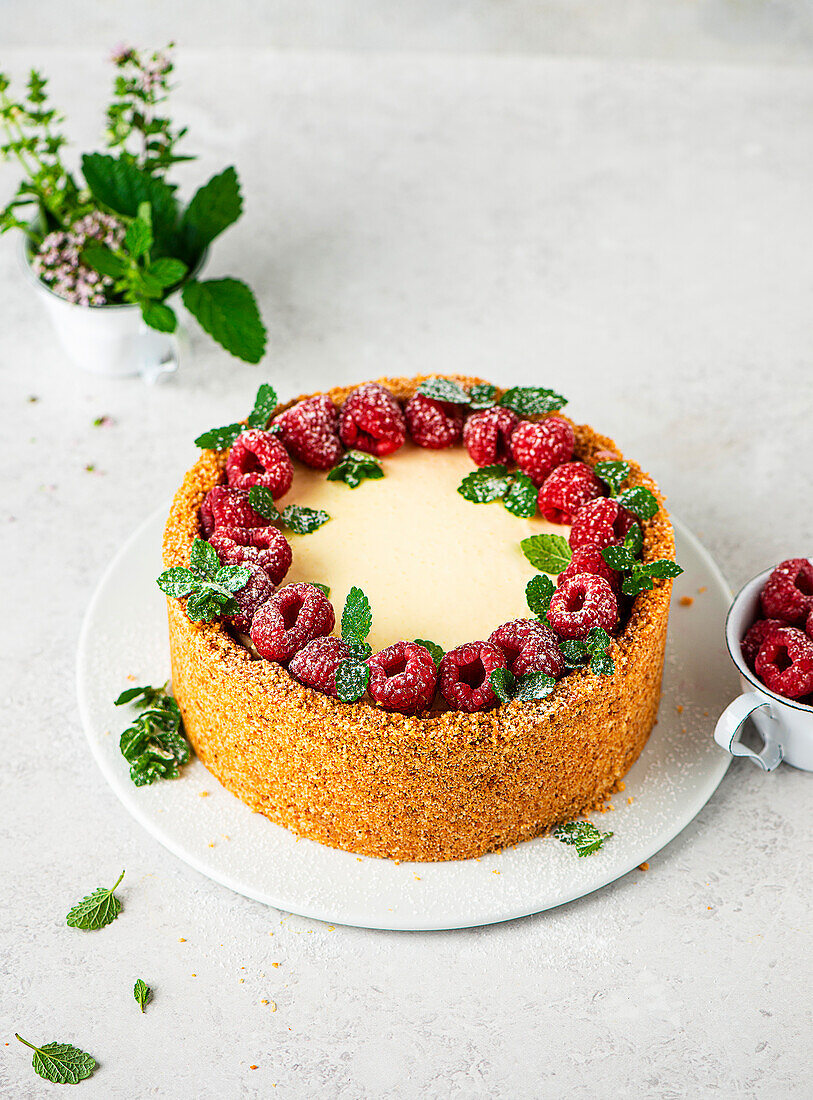 No-bake cheesecake with raspberries