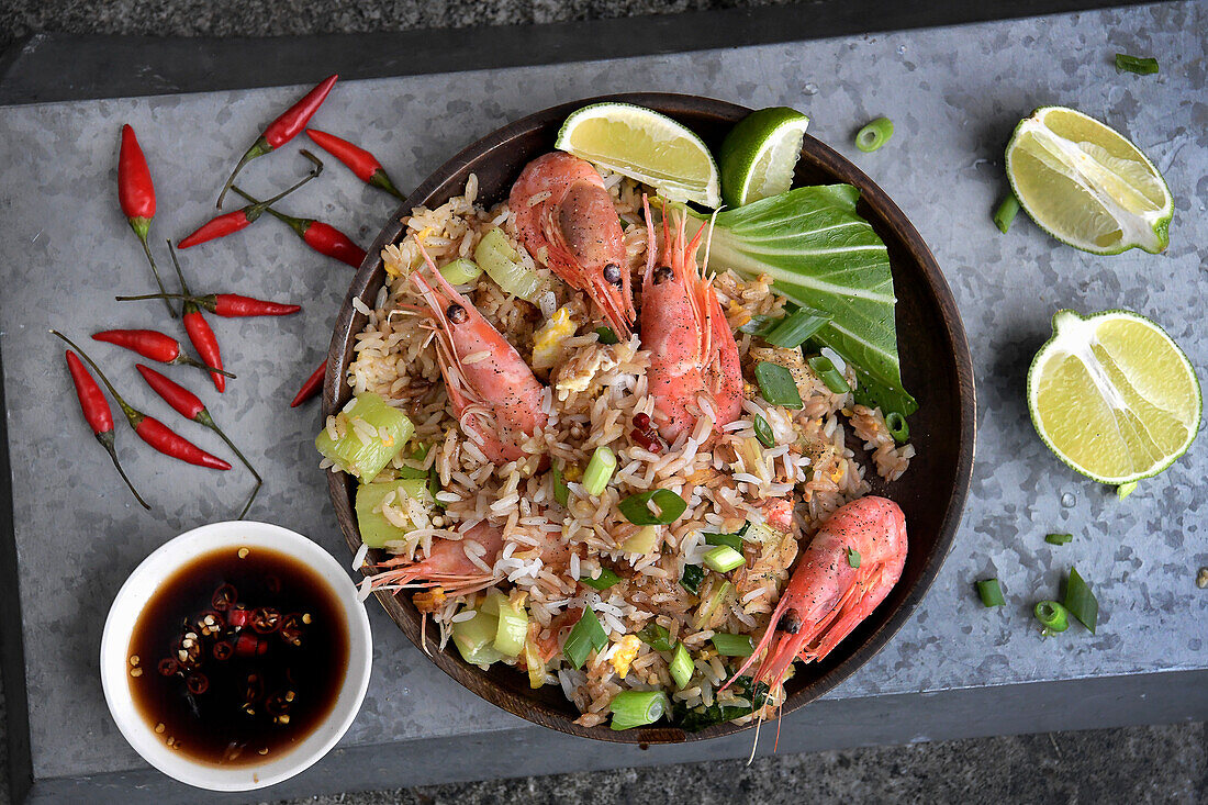 Thai fried rice with prawns (Pad Thai style)