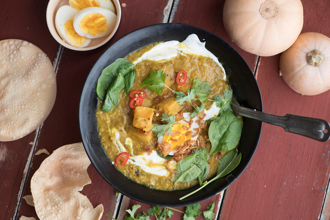 Daal (Indischer Linseneintopf) mit Butternusskürbis