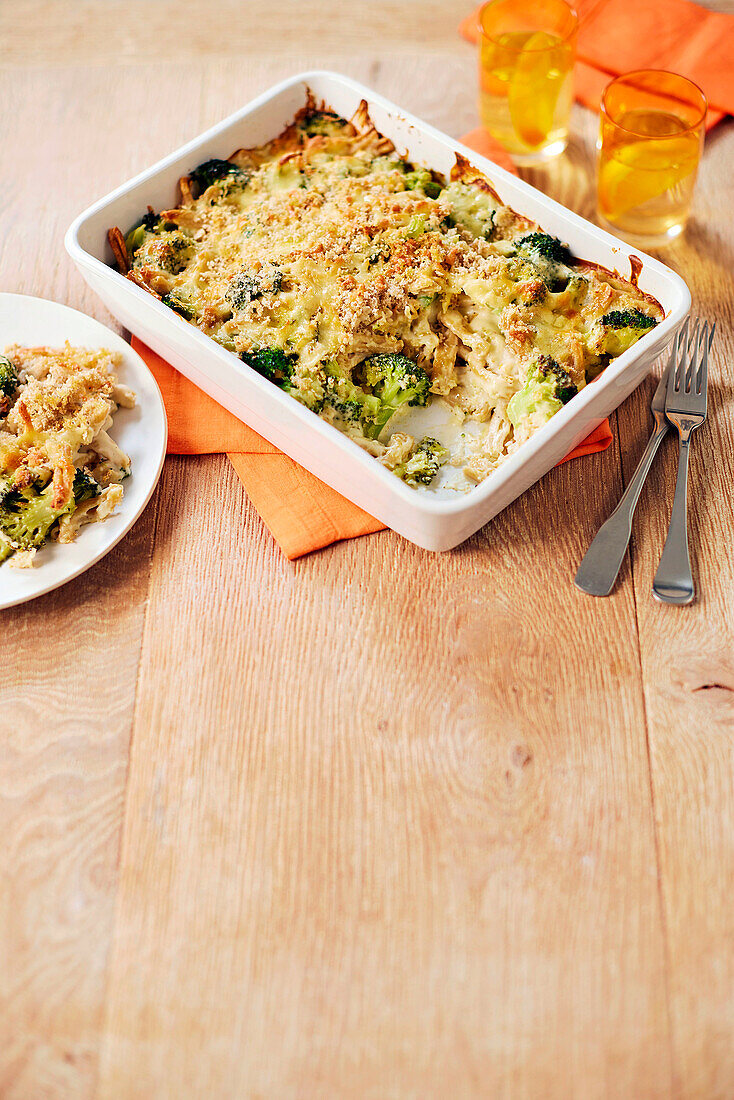 Broccoli cheese with wholemeal pasta and brown breadcrumbs
