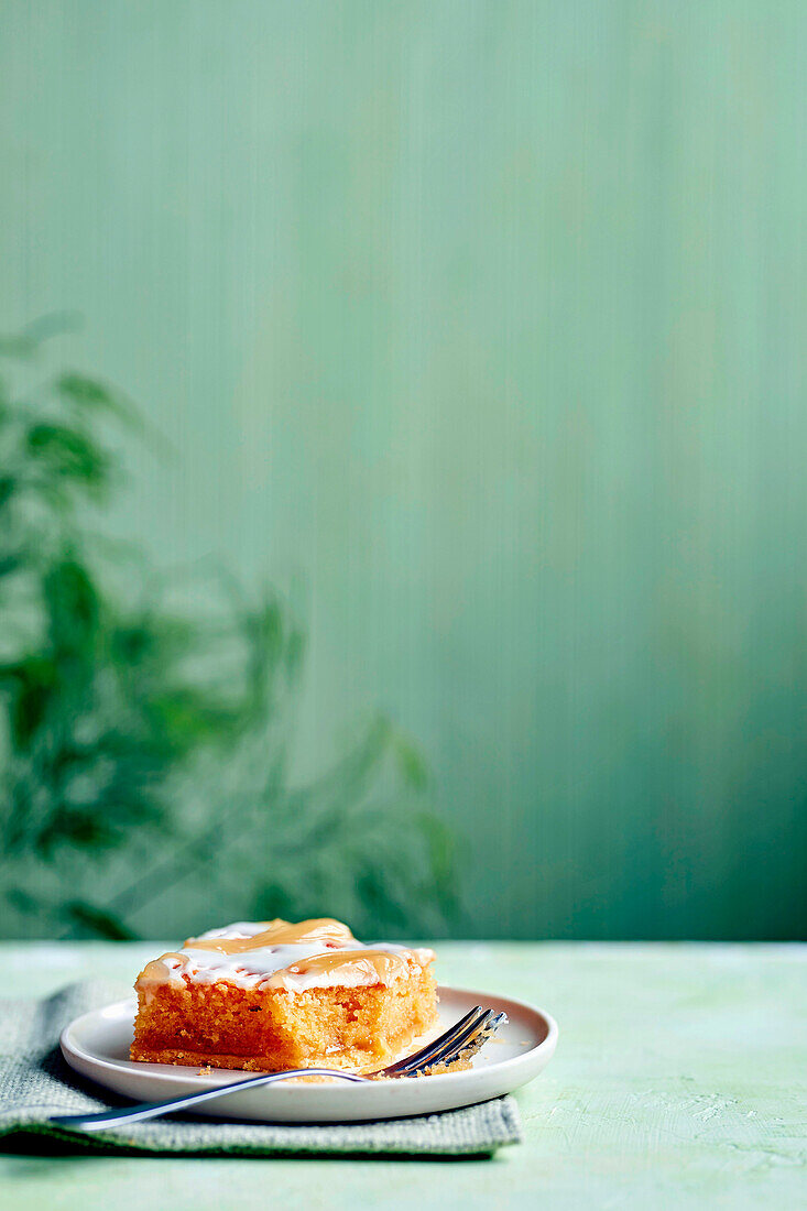 Lemon elderflower traybake