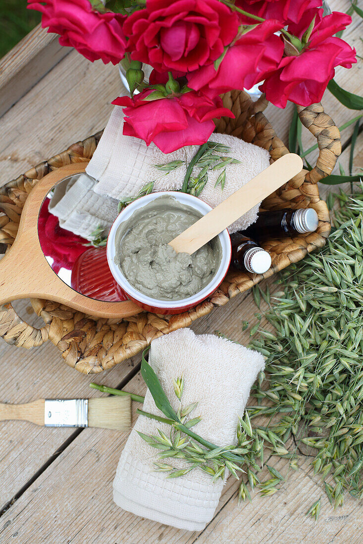Oat peeling mask for face and hands