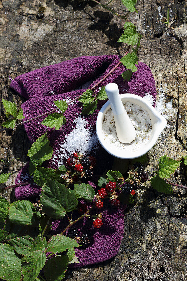 Blackberry scrub made from almond oil, blackberry leaves and sea salt
