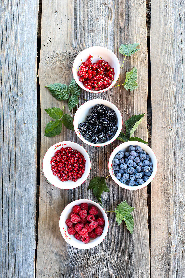 Berries contain vitamin C and lower histamine levels