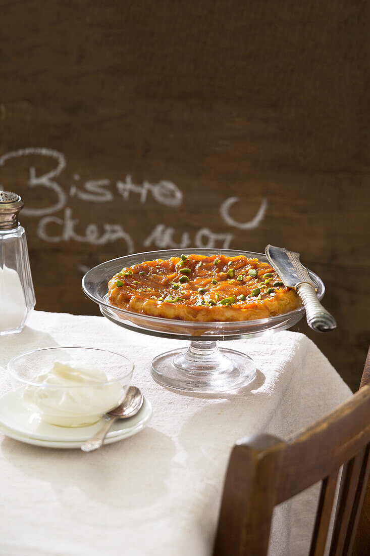 Tarte Tatin with pistachios