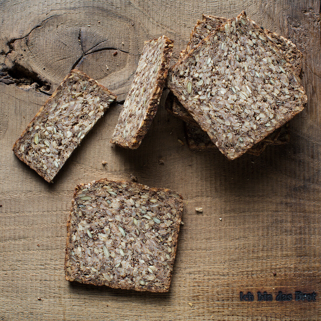 Hefefreies Mehrkornbrot in Scheiben geschnitten