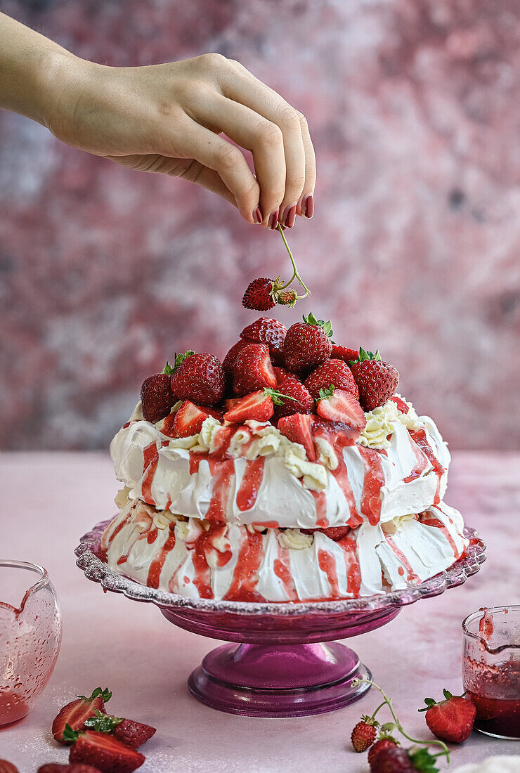 Baisertorte mit Erdbeeren