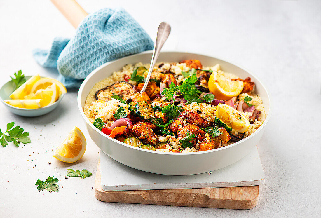 Couscous-Hähnchen-Paella mit Gemüse