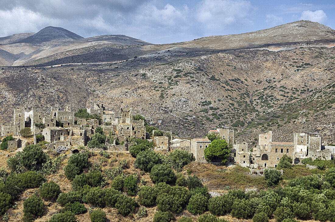 Blick auf die Ruinen von Vathia, Halbinsel Mani, Peloponnes, Griechenland