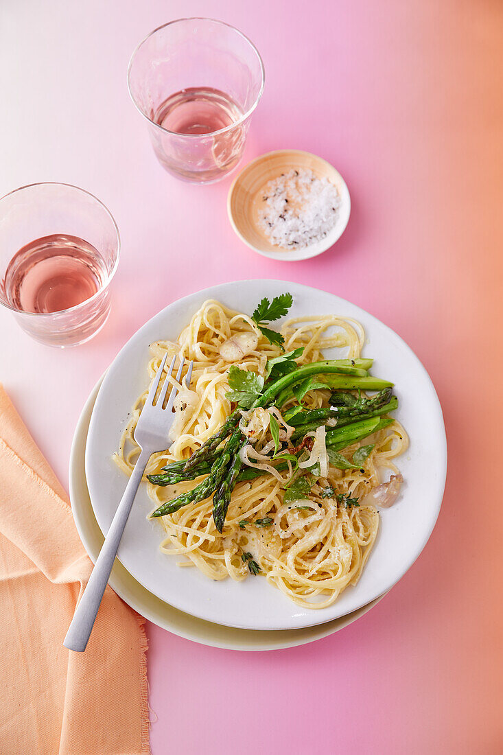 Linguine 'Carbonara' topped with roasted green asparagus