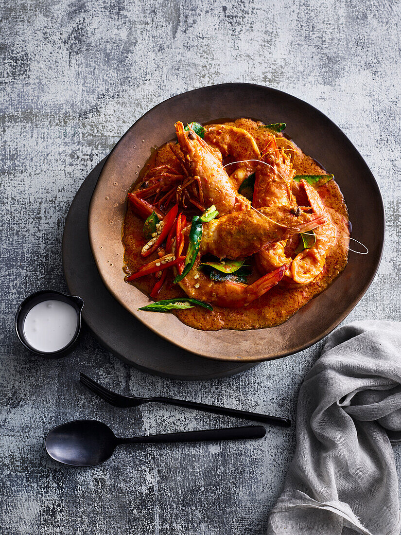Choo Chee Goong (prawns in red curry coconut sauce, Thailand)