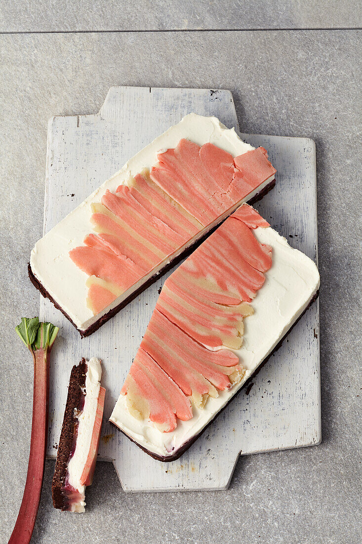 Rhubarb marzipan cake