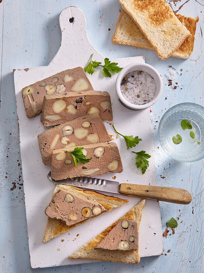 Brandy chicken liver paté with hazelnuts