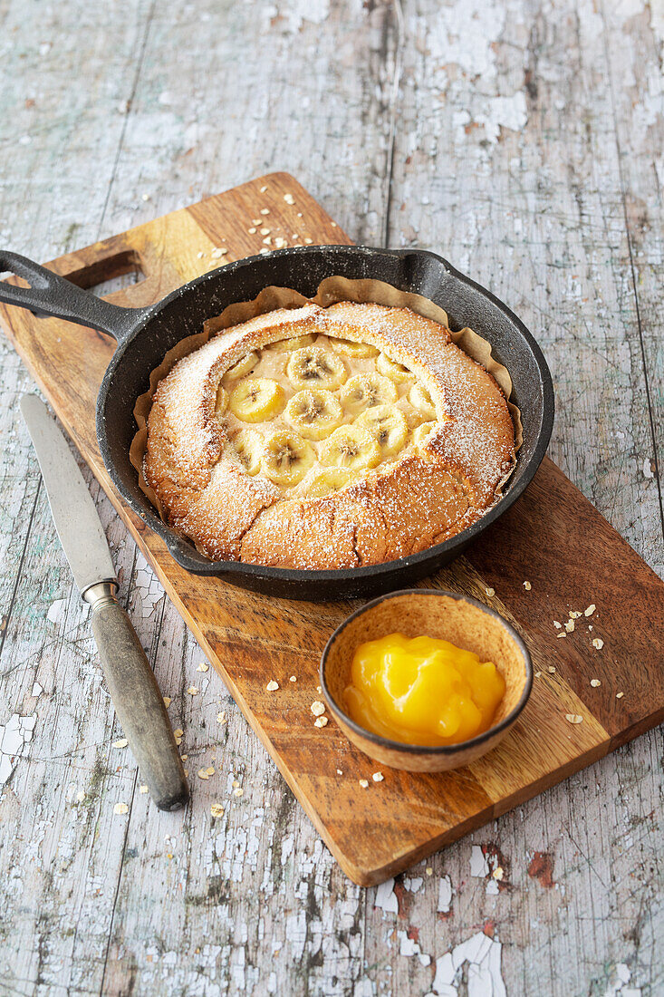 Gluten-free crostata with coconut flour and bananas