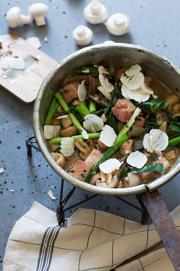 Vegetable stew with boiled ham