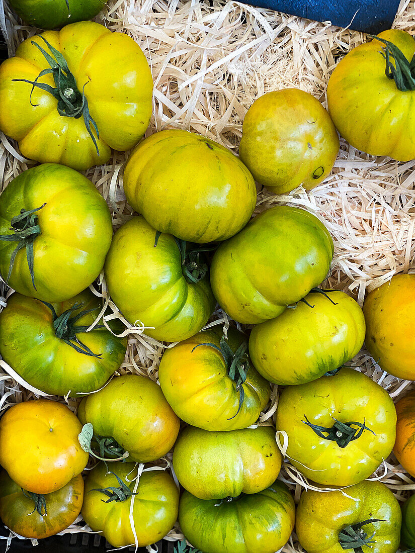 Gelbe Tomaten zum Verkauf auf dem Bauernmarkt in Kapstadt, Südafrika