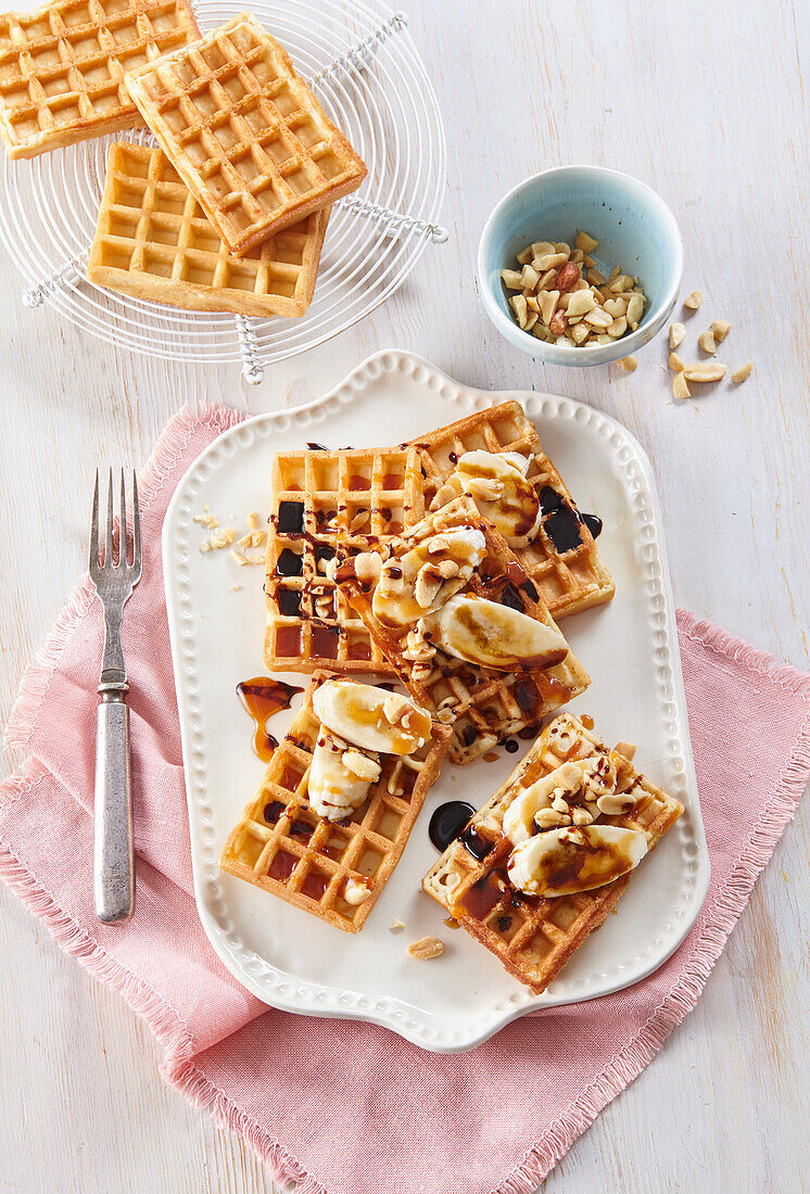 Waffeln mit Schokolade und gesalzenem Karamell