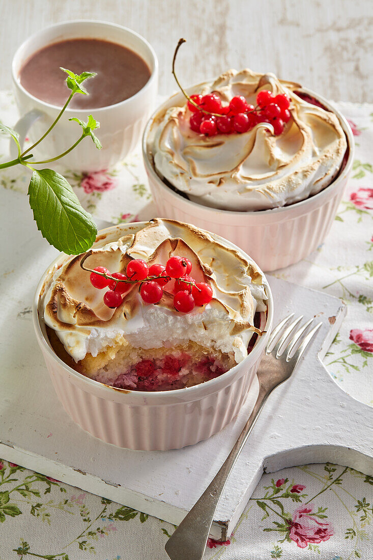 Gebackener Milchreis mit Johannisbeeren