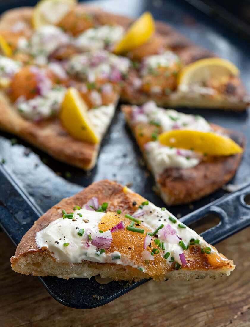 Roe flatbread with crème fraîche and chives
