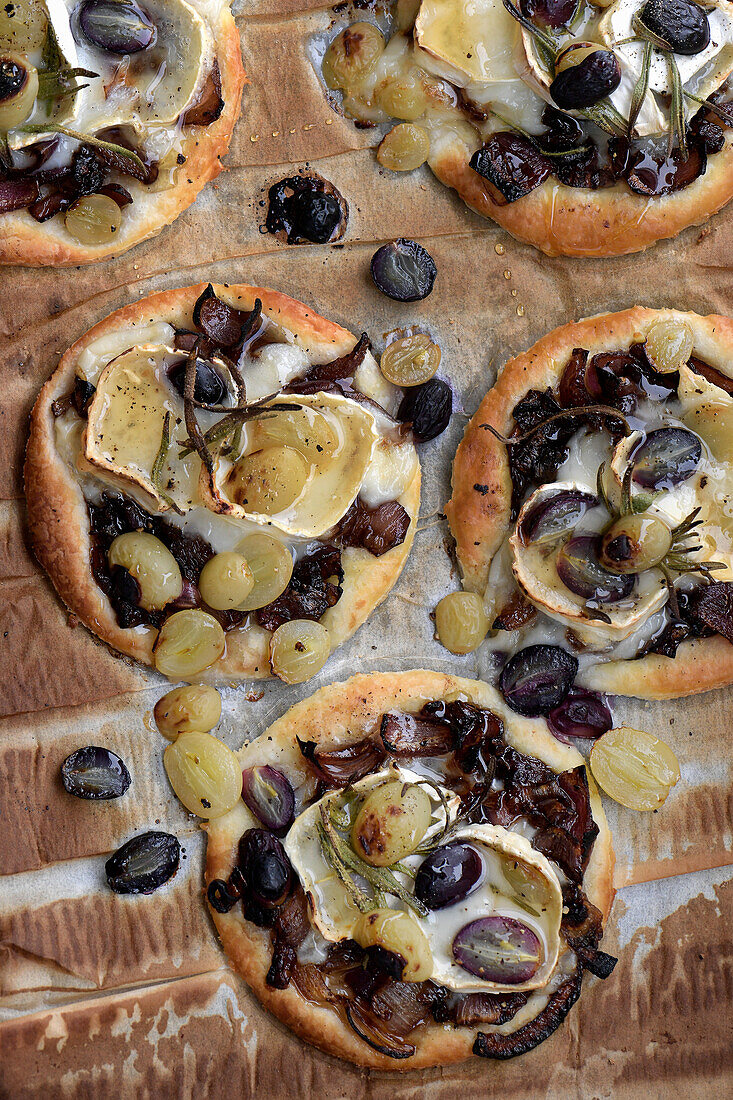Goat cheese pizza withGrapes