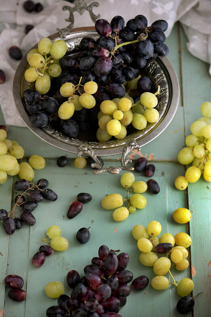 Bunches of green andBlue grapes