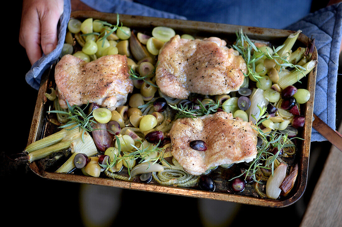 Fennel chicken with grapes, tarragon and olives