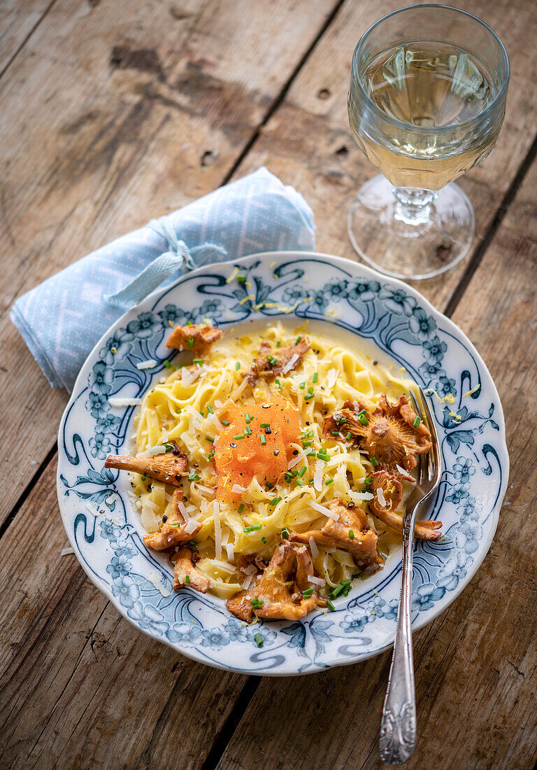 Cremige Pasta mit Fischrogen und Pfifferlingen