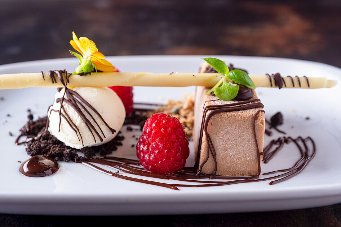 Schokoladen-Erdnuss-Dessert