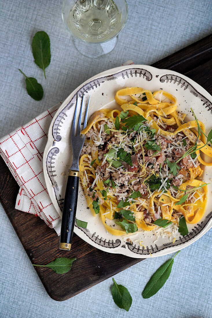 Tagliatelle with minced meat, lemon and sage