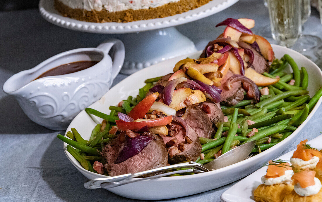 Silvestermenü - Rostbraten mit Äpfeln, grünen Bohnen und Portweinsauce