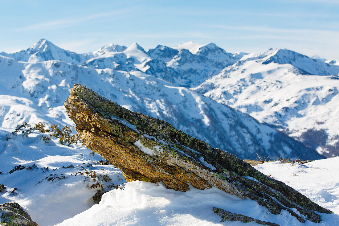 Berglandschaft im Winter, Plateau de Beille, bei Les Cabannes, Département Ariège, Pyrenäen, Okzitanien, Frankreich