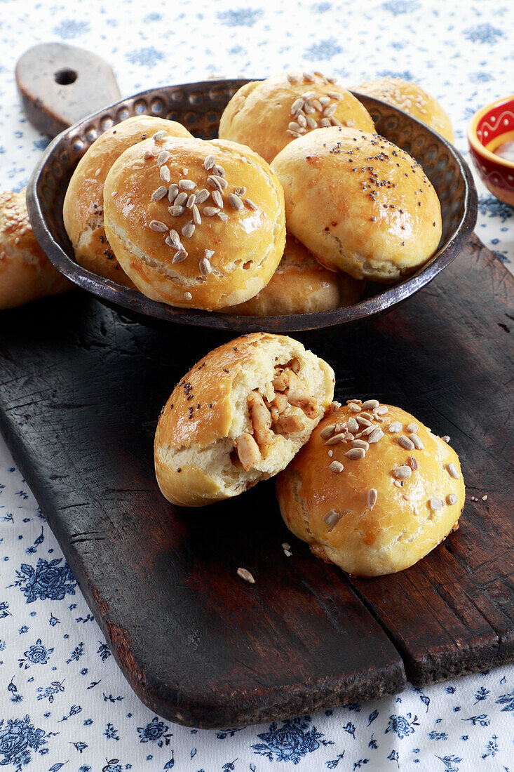 Yeast rolls with chicken filling